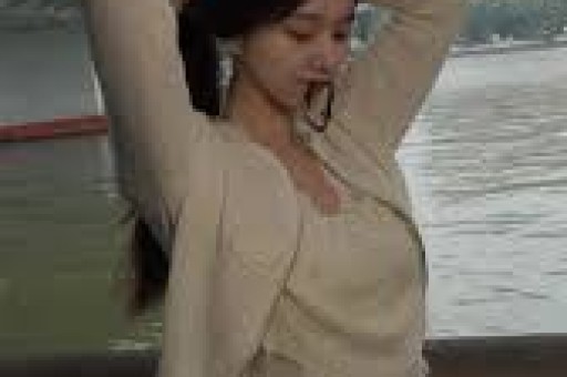 这个坚强面对绝症的少女形象不仅让