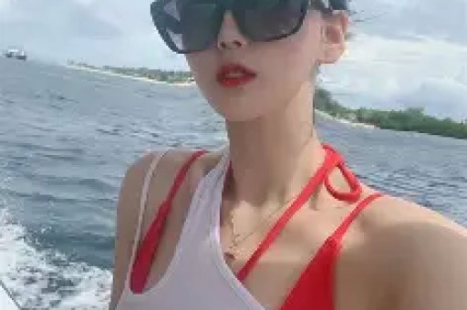 斗鱼女主播忘关摄像头私密画面流出!虚假人设彻底翻车